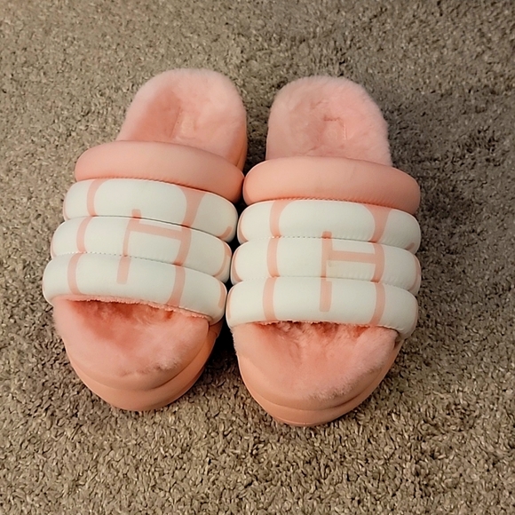 Ugg pink slipper - Picture 1 of 7